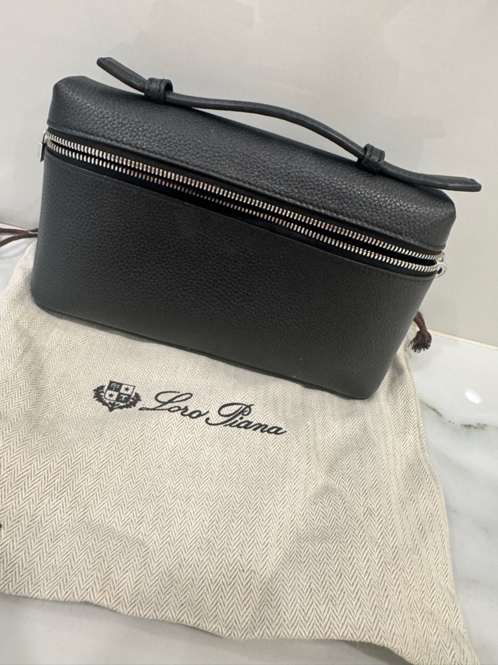 Loro Pian Elegant Black Crossbody Bag - Picture 1 of 9